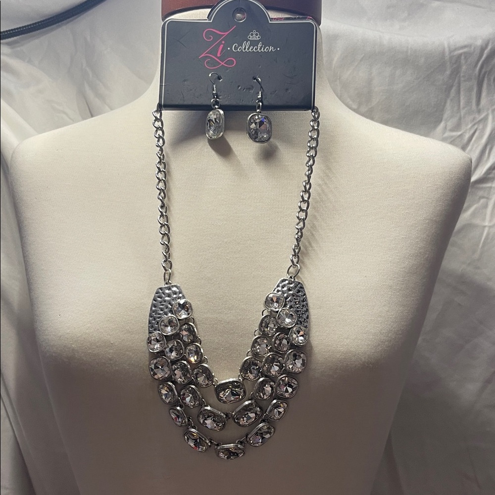 Paparazzi Zi Collection Unstoppable. Silver Necklace and Earring Set